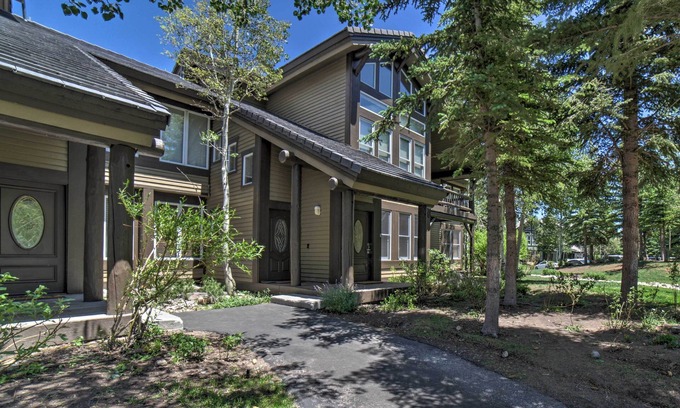 Mammoth Lakes Condo | Mammoth Lakes Vacation Rental w/Community Hot Tub