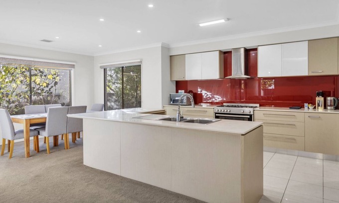 Caroline Springs House | Mammoth on Creekview - 5 Bedrooms, Family Friendly Holiday House