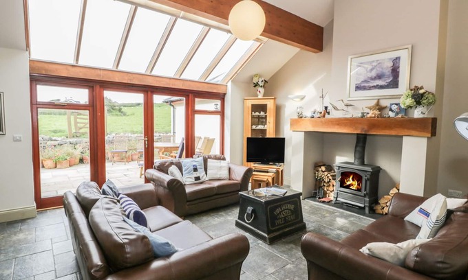 Aberdaron House | MANAROS COTTAGE, pet friendly, country holiday cottage in Aberdaron