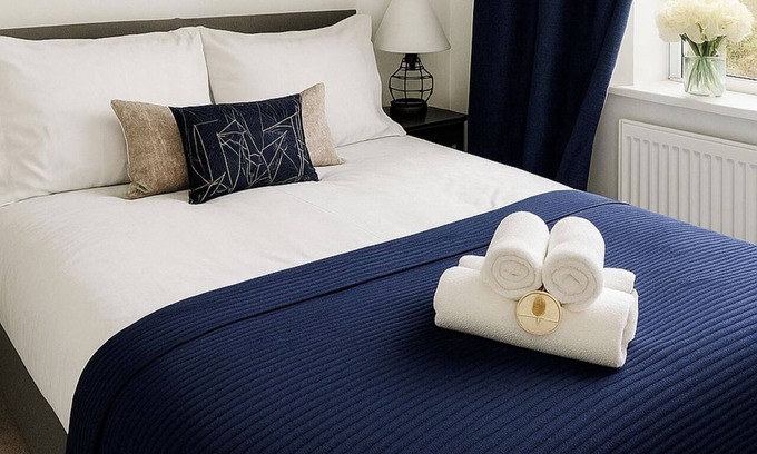 Droylsden House | Manchester Hideaway on Shrewsbury Road