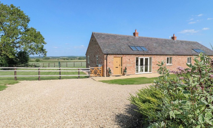 Melton Mowbray House | MANDARIN COTTAGE, pet friendly, with open fire in Melton Mowbray