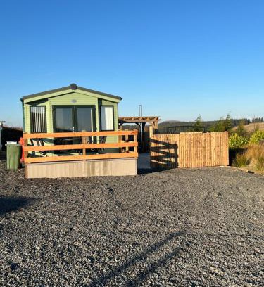 Cumnock Apartment | Maneight Fir View with hot tub