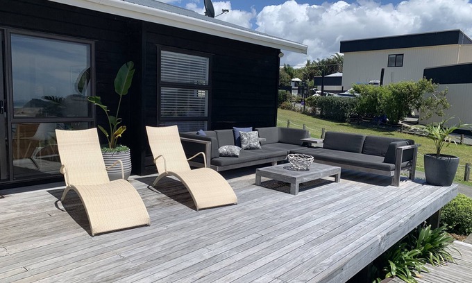 Mangawhai Heads House | Mangawhai Black Cottage