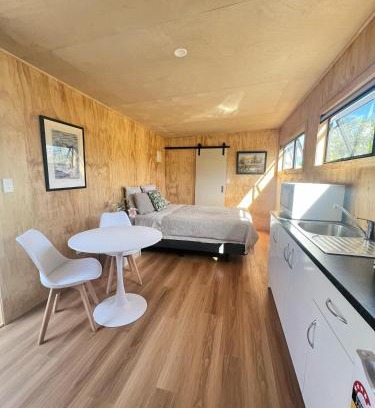 Mangawhai Bed & Breakfast | Mangawhai studio or a room in Guest's House