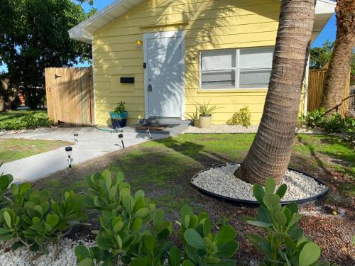 Lake Worth House | Mango Beach Retreat 3 Bedroom Fenced Backyard Patio Grill Firepit