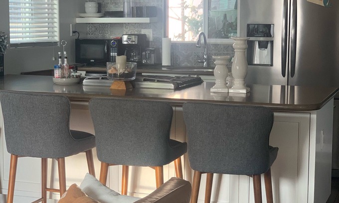 The Strand House | ☀️🏖️🏄🏻‍♂️👙🛼🏐Manhattan Bch adjacent to Hermosa Bch, 2 🚘 Garage, gated patio