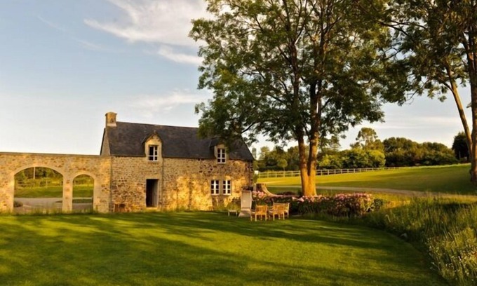 Besneville House | Manor House with Tennis and Swimming Ponds near Ocean