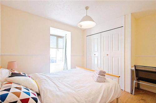Thamesmead Apartment | Manor Place Apartment Thamesmead
