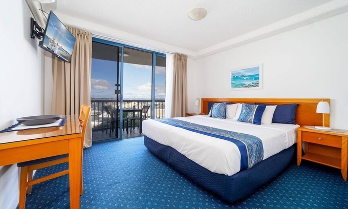 Urangan Apartment | Mantra Marina Hotel Room