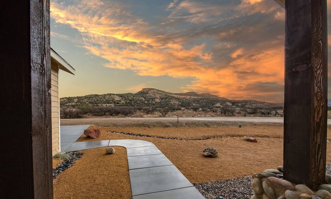 Camp Verde House | Manzanita Getaway, Creek Access & Hiking Nearby!