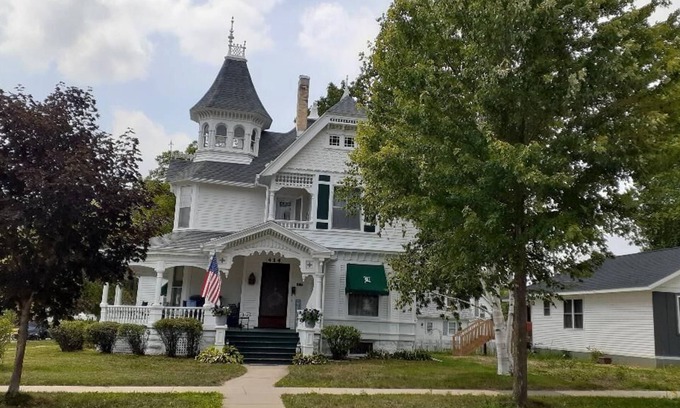 Richland Center Bed & Breakfast | Maon House Bed and Breakfast