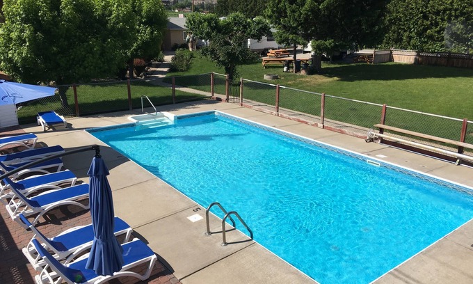 Okanagan-Similkameen Hotel | Maple Leaf Motel & RV Resort