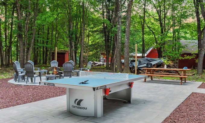 Briar Crest Woods House | Maple Oasis by AvantStay | Newly Built w/Hot Tub, Game Room & Fire Pit
