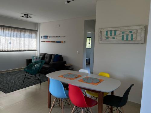 Mariscal Apartment | Maravilhoso apto, a 290 metros da praia do Canto Grande! Lindo!