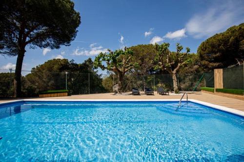 Tordera House | Maravillosa casa con piscina grande y bosque