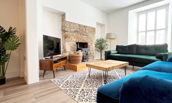 Marazion House | Marazion Charming Retreat for 6 with Social Garden