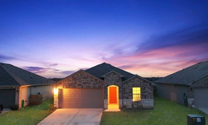Austin Cottage | @ Marbella Lane - Amazing 4BR Lakeview Home