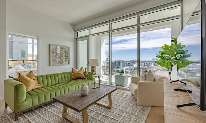 Waterfront Apartment | @ Marbella Lane - Sleek Corner | Ocean View