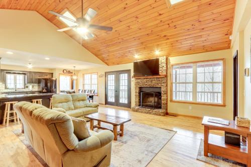 Marble House | Marble Vacation Rental with Hot Tub and Fire Pit