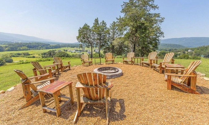 Dunlap Cabin | MARCH RATE REDUCTION! PERFECT SPRING BREAK BOOK NOW! POOL WITH VIEWS! EV charger