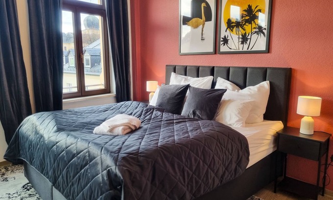 Greiz Apartment | Maremar Apartments | Design Maisonette | Old Town | Boxspring bed | Workplace