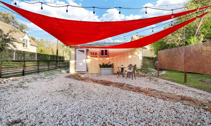 Government Hill House | Marfa - A Birdy Vacation Rental