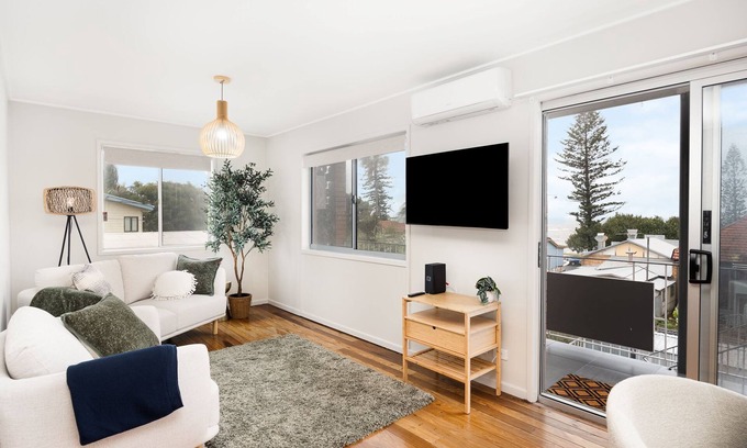 Margate Apartment | Margate Beach down the Lane