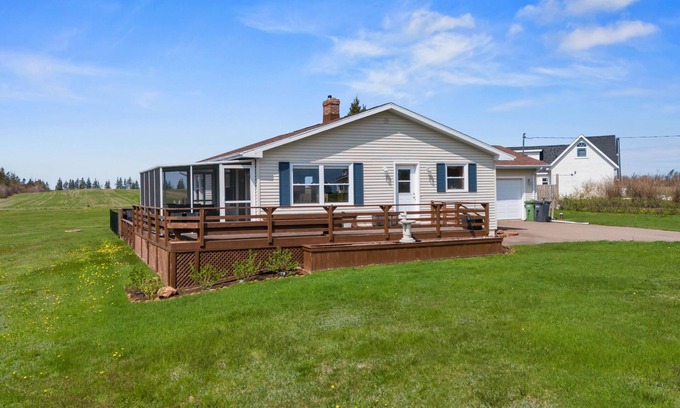 New London House | Marina Breeze Vacation Home