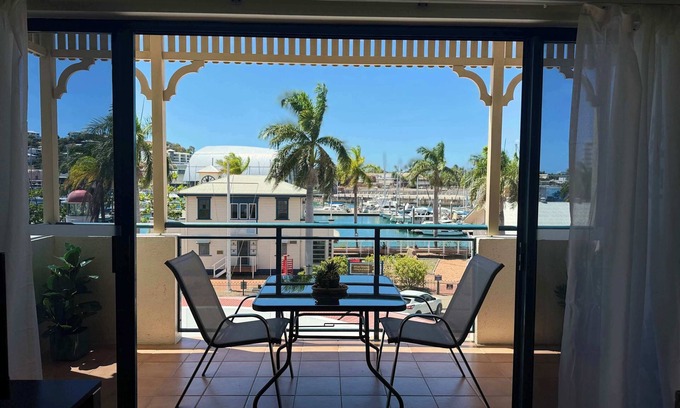 South Townsville Apartment | Marina View Apartment - Steps Away from CBD