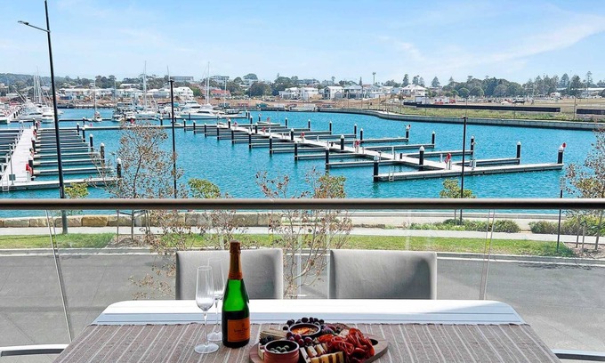 Shell Cove Apartment | Marina Vista - Waterfront Apartment