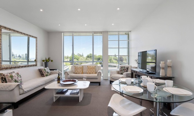 Taupo Cottage | Marinaside Villa - Taupo Holiday Apartment