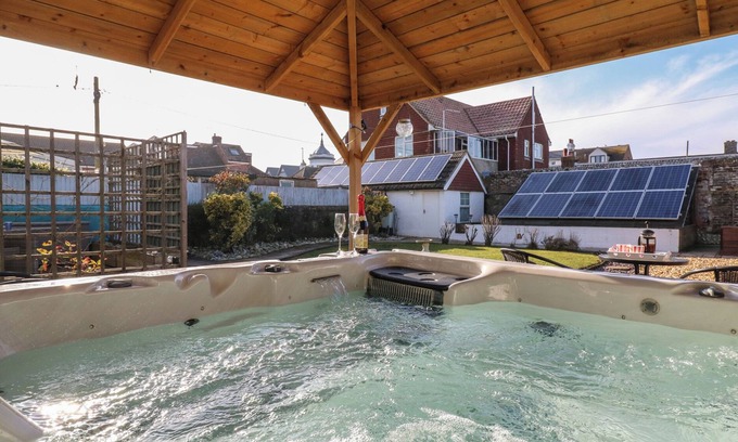 Pevensey Cottage | MARINE HOUSE, pet friendly, character holiday cottage in Pevensey Bay