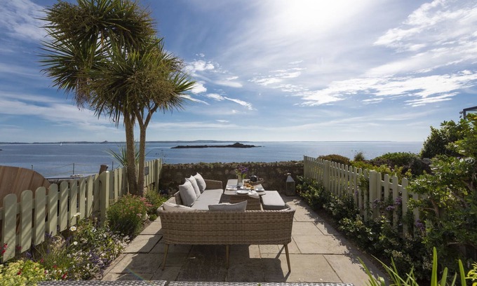 Mousehole Cottage | Mariners Cottage - a beautifully refurbished pet friendly 18th Century fisherman's cottage with sea