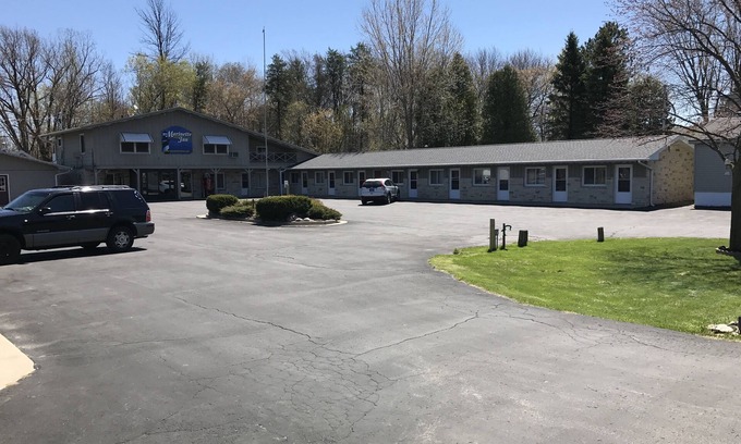 Marinette Hotel | Marinette Inn