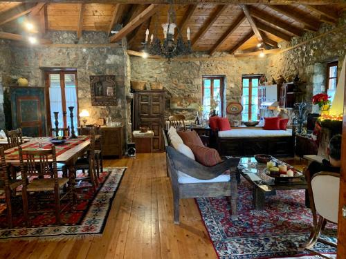 Kefalochori Villa | MARIOLATA STONE HOUSE