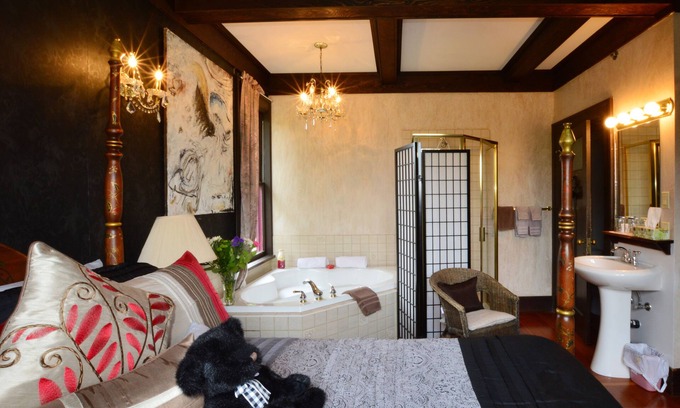 James Bay House | Marketa's Bed & Breakfast