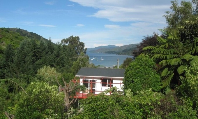 Anakiwa House | Marlborough Sounds relaxation with great views: close to Queen Charlotte walkway