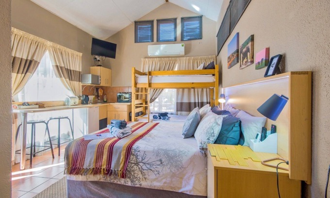 Germiston Bed & Breakfast | Marle' Lodge Bed & Breakfast