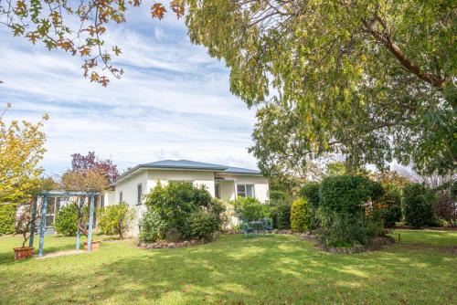 Ballandean House | Marnita Farmhouse at Golden Grove Estate Winery