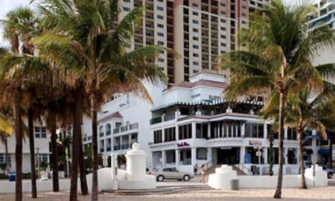 Central Beach Condo | Marriott`s BeachPlace Towers Luxury Guest Room Sl
