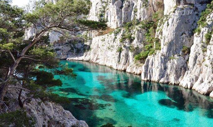 Montredon House | Marseille, Calanques National Park. House by the sea with garden