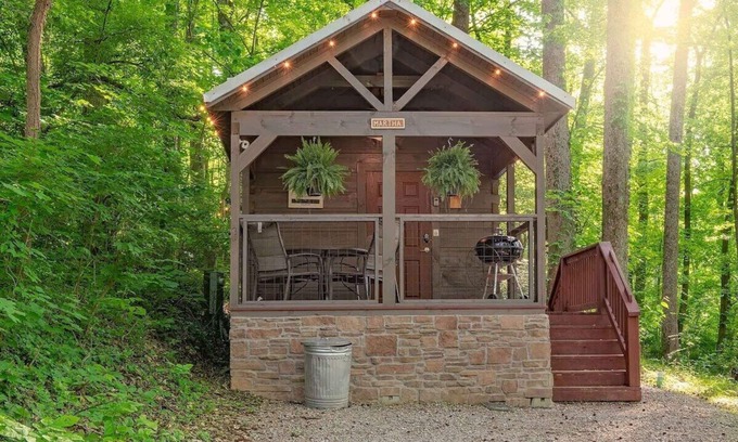 Lookout Valley Neighborhood Association Apartment | Martha Cabin | Tiny Cabin by Downtown Chattanooga