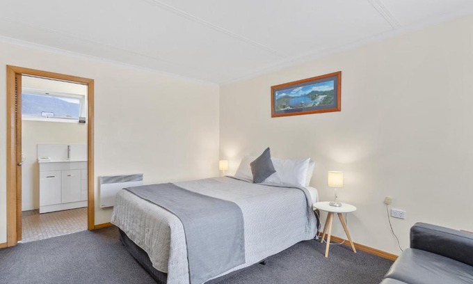 Derwent Park Hotel | Martin Cash Motel