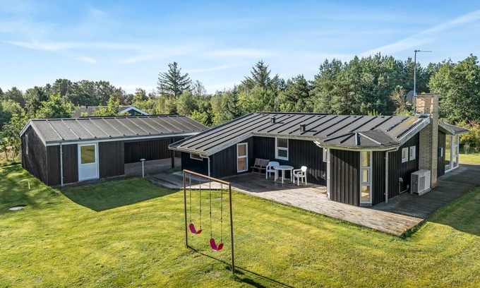 Bratten Strand House | "Martina" - 500m from the sea by Interhome