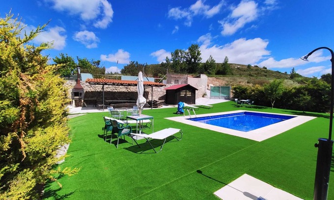 Valle de Santibanez Cottage | Martinez cottage for 16 people