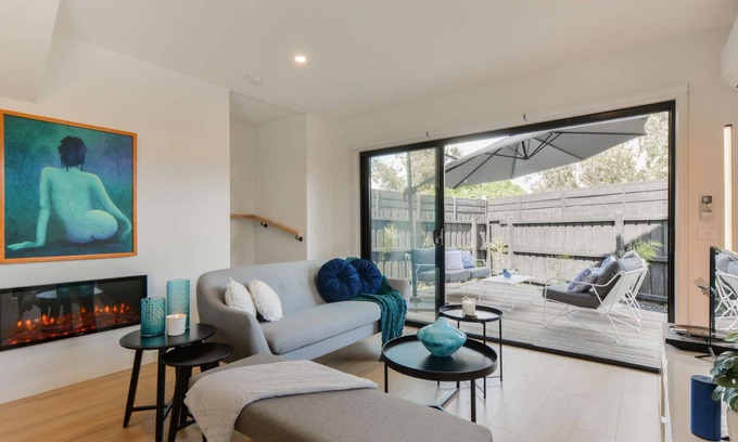 Capel Sound House | Martini Manor - Gorgeous 3 bedroom Townhouse walking distance to beach - 4pm check out on Sundays*