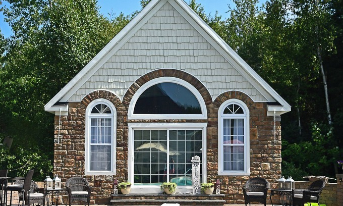 Sackets Harbor Ski Chalet | Martin’s Guesthouse