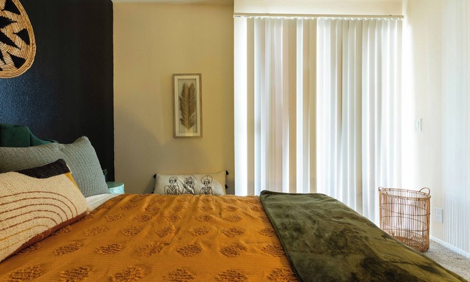 Miracle Mile Apartment | Marvelous 2BR/2BA Apartment