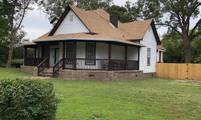 Whiteville House | Marvelous 8 BR Home in Breathtaking Whiteville, TN. Extraordinary Parking