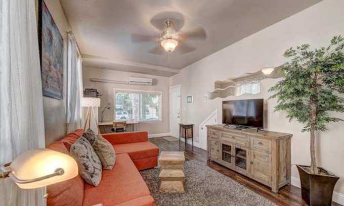 Midtown Sacramento Apartment | Marvelous Midtown Stay with a Modern Twist